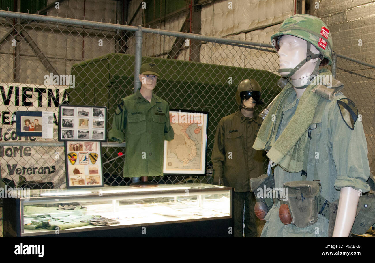 1960s army and navy uniforms hi-res stock photography and images