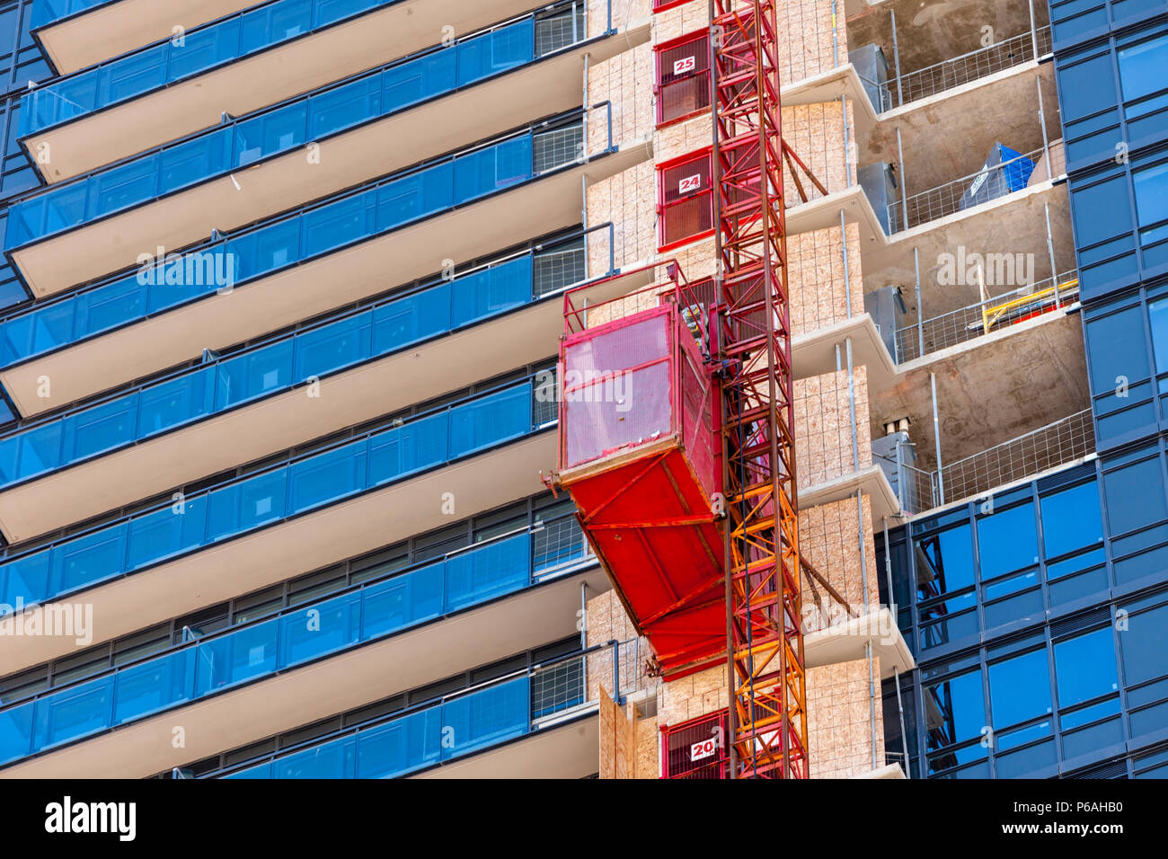Glass elevator exterior hires stock photography and images Alamy
