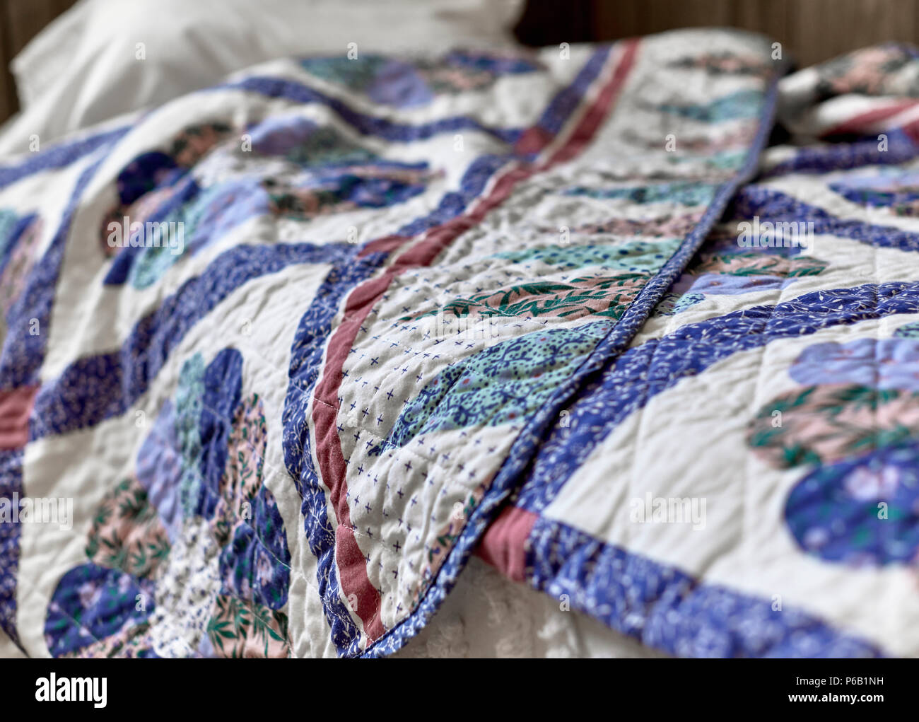 Bed with quilt hi-res stock photography and images - Alamy
