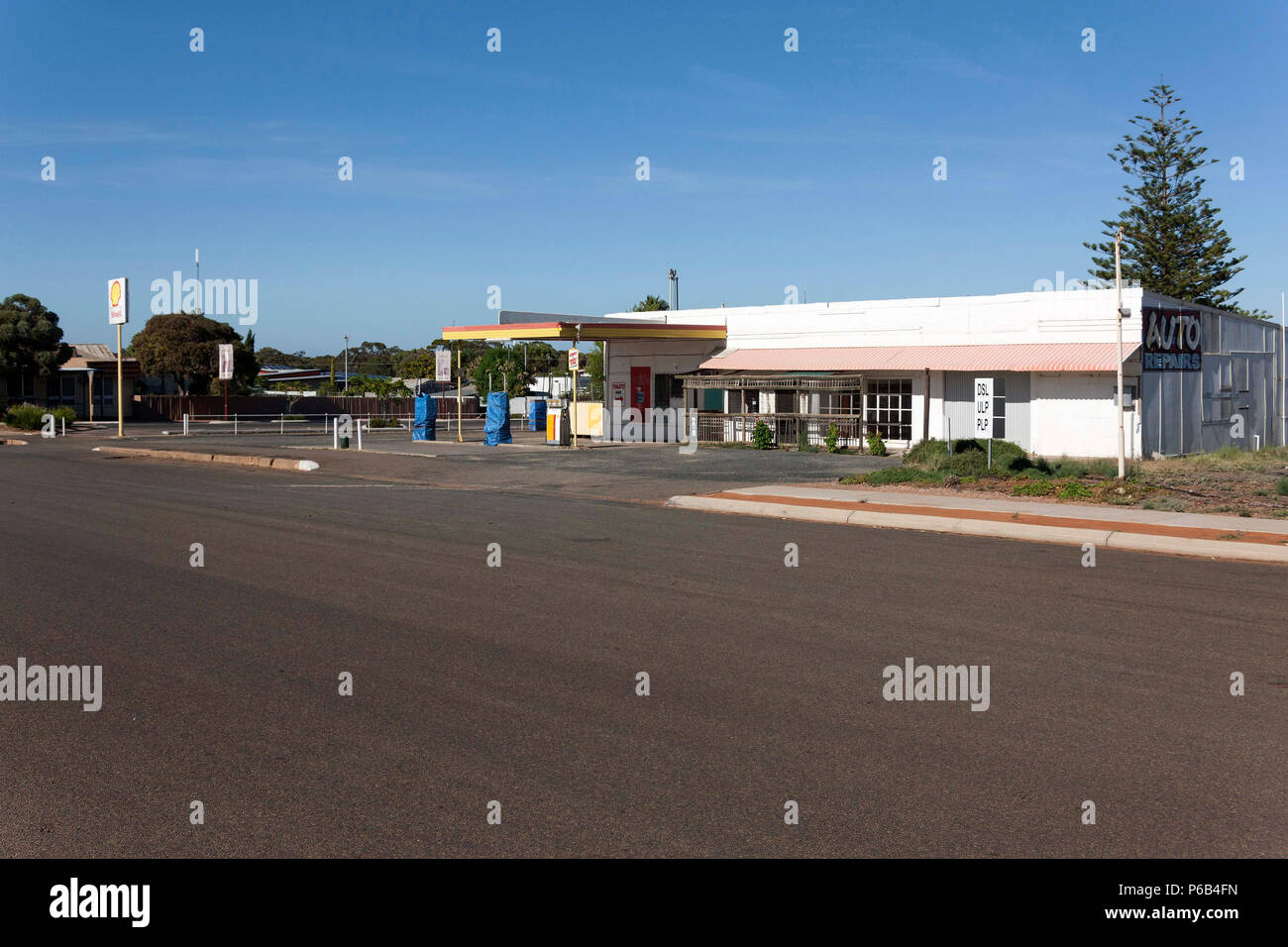 Closed Shell Service Station, Norseman  Western Australia Stock Photo