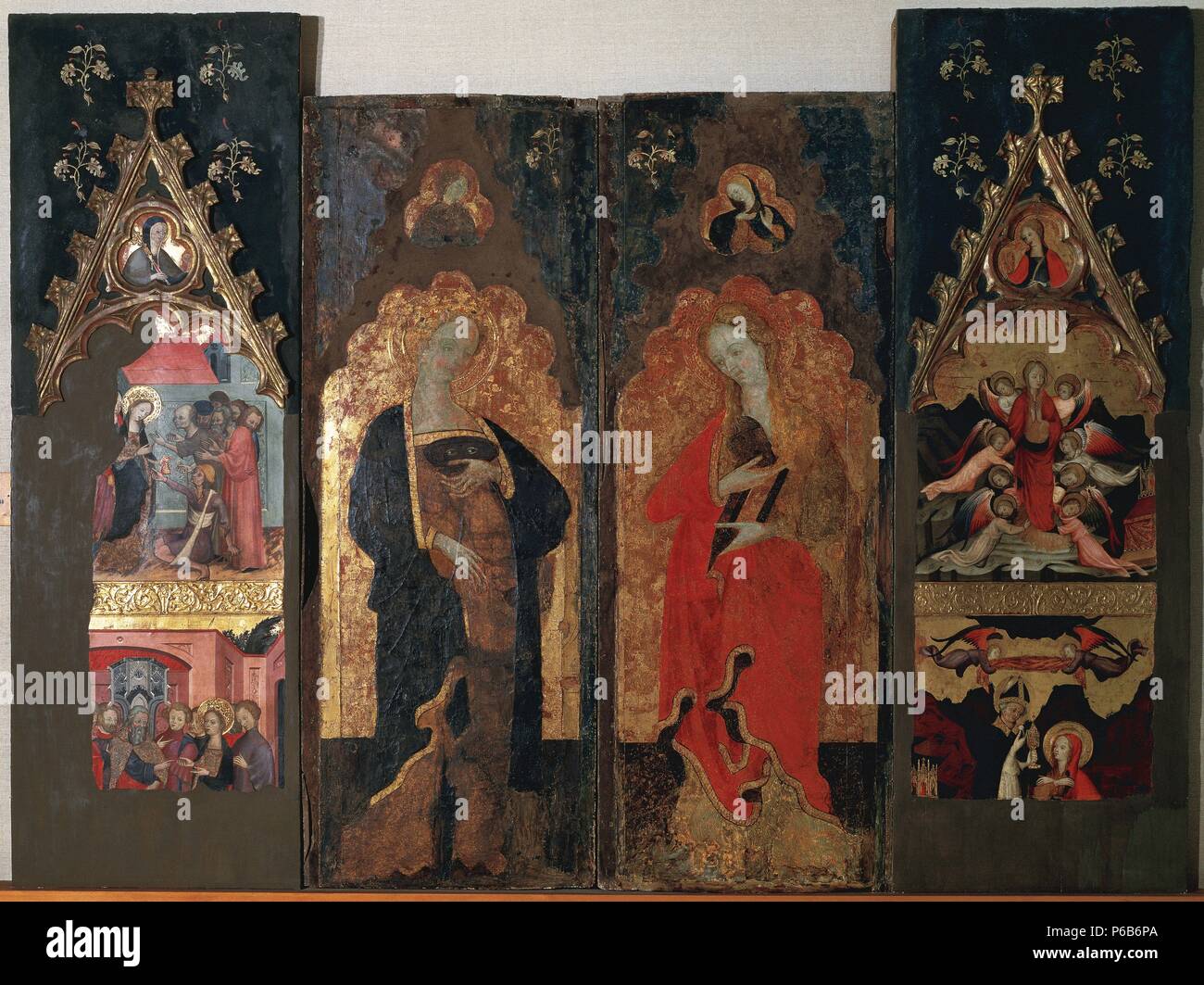 ARTE GOTICO. ESPAÑA. MAESTRO DEL OBISPO GALIANA (finales del siglo XIV). 'RETABLO DE SANTA LUCIA Y MARIA MAGDALENA'. Tamaño: 1,946 m. alt. x 2,60 m. ancho. La tabla lateral derecha conserva dos escenas de la leyenda de Santa Lucía. Procedencia desconocida. Museo de Mallorca. Palma de Mallorca. Baleares. Stock Photo