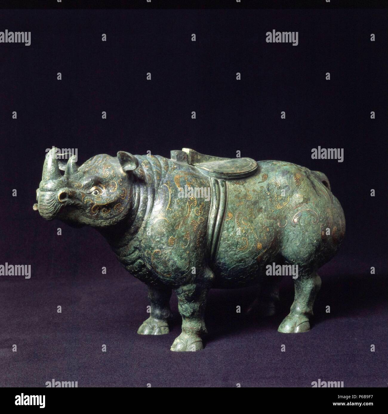 Rhino in BRONCE. Han Dynasty Chinese Art (206 a. C. - 220 d. C Stock ...