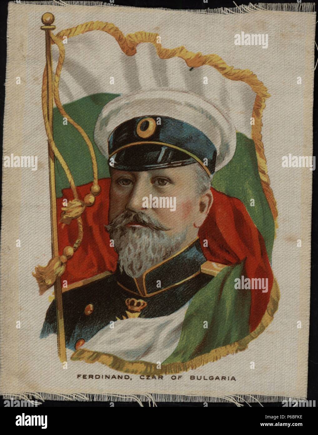 Fernando I de Bulgaria (1861-1948), zar de Bulgaria obligado a abdicar en 1918 tras la derrota del país en la Primera Guerra mundial . Retrato y bandera impresos sobre tela. Años 1920. Stock Photo