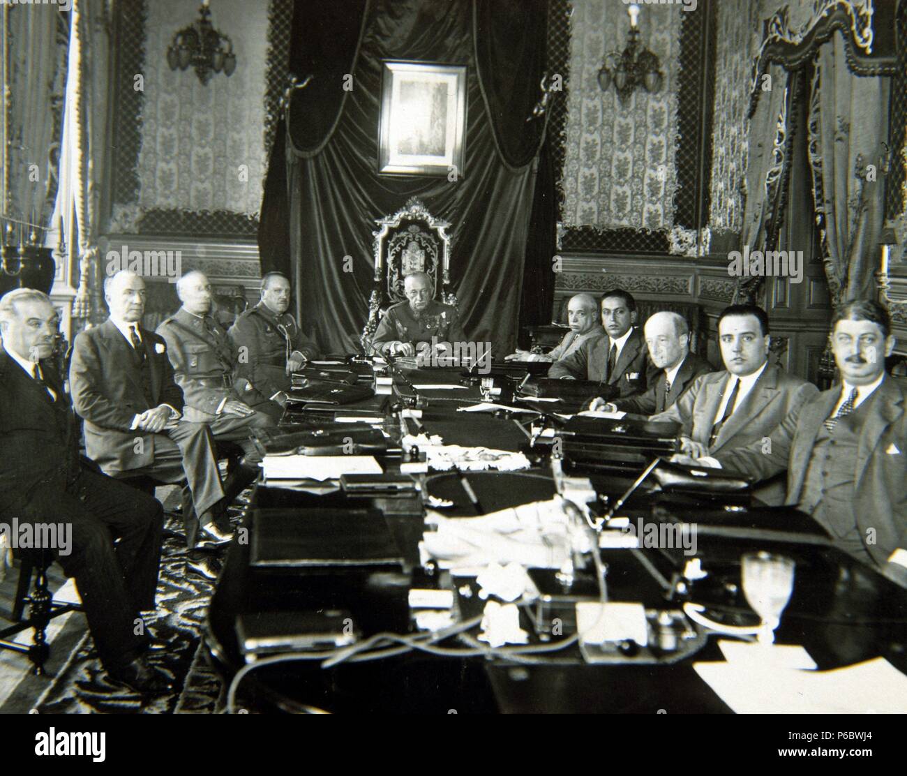 PRIMO DE RIVERA , MIGUEL. POLITICO Y MILITAR ESPAÑOL. JEREZ DE LA FRONTERA 1870 - 1930. PRESIDIENDO UN CONSEJO DE MINISTROS. Stock Photo