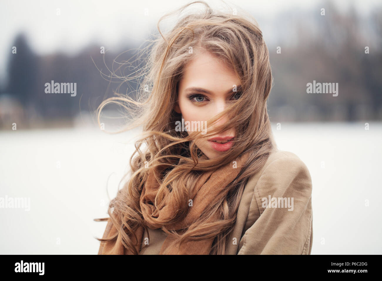 Female model outdoors hi-res stock photography and images - Alamy
