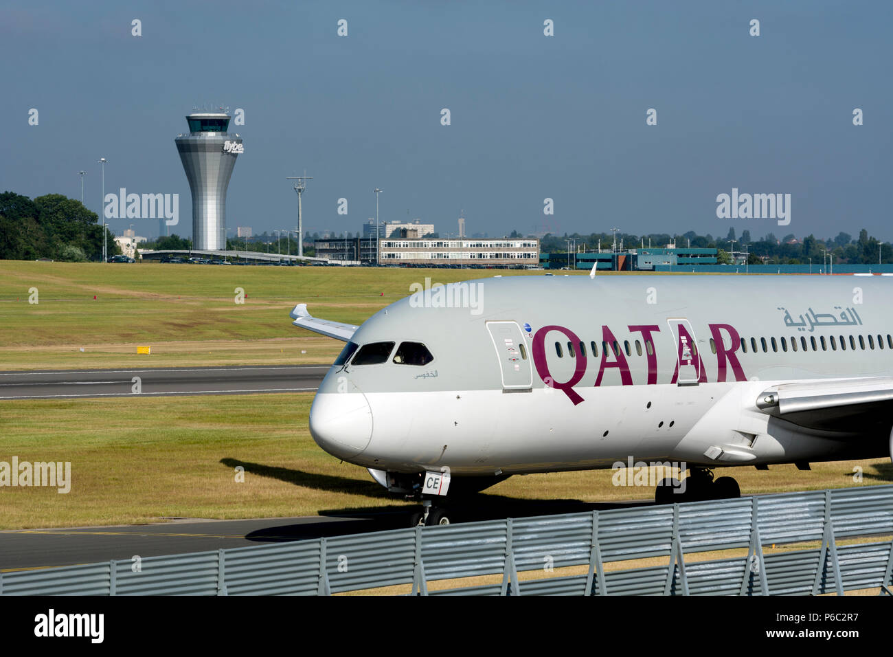 Qatar Boeing 787 Dreamliner taxiing at Birmingham Airport, UK (A7-BCE) Stock Photo