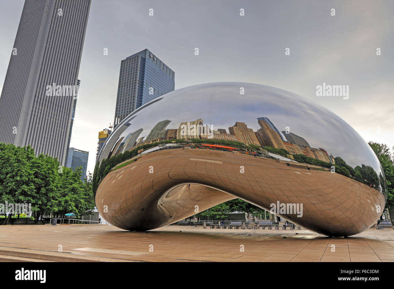 Chicago, Illinois, USA - June 23, 2018: The 'Cloud Gate' also known as 'The  Bean' in Millennium Park in Downtown Chicago Stock Photo - Alamy