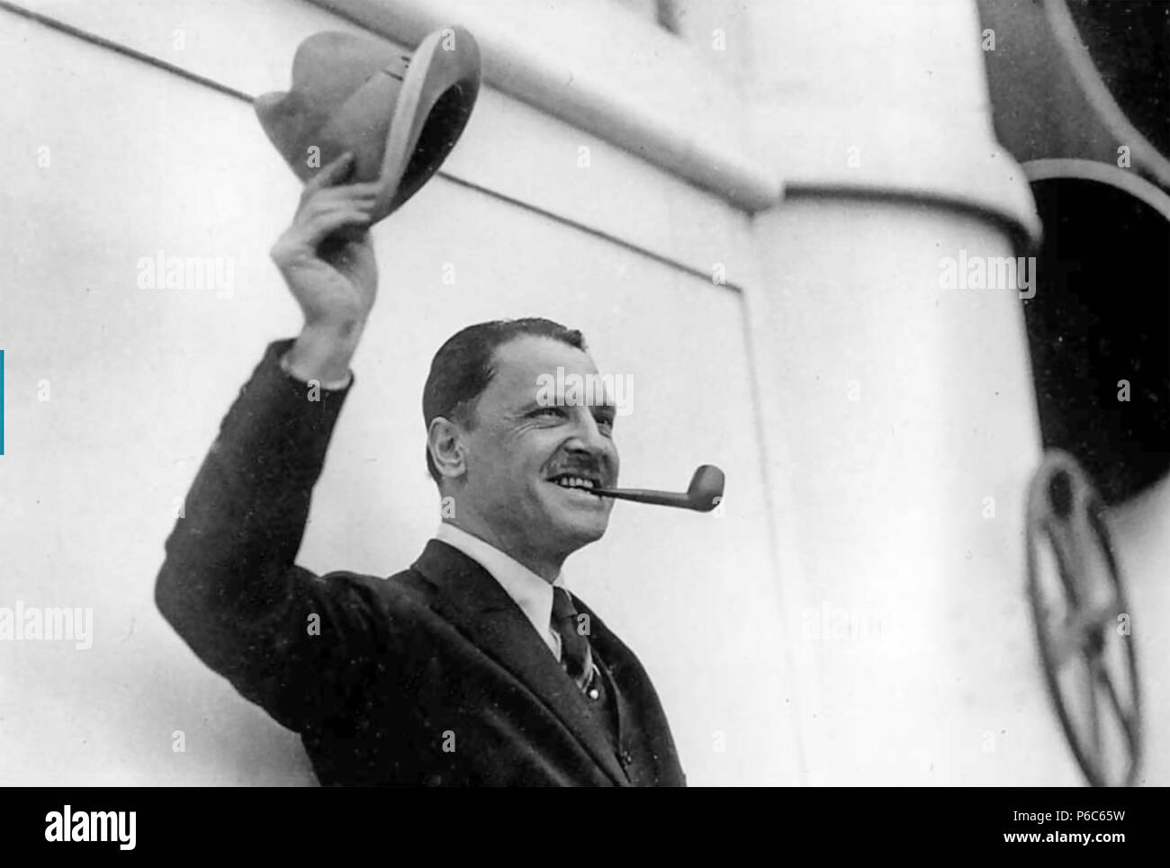 W.SOMERSET MAUGHAM (1874-1965) English novelist and playwright arriving in New York in 1934 Stock Photo
