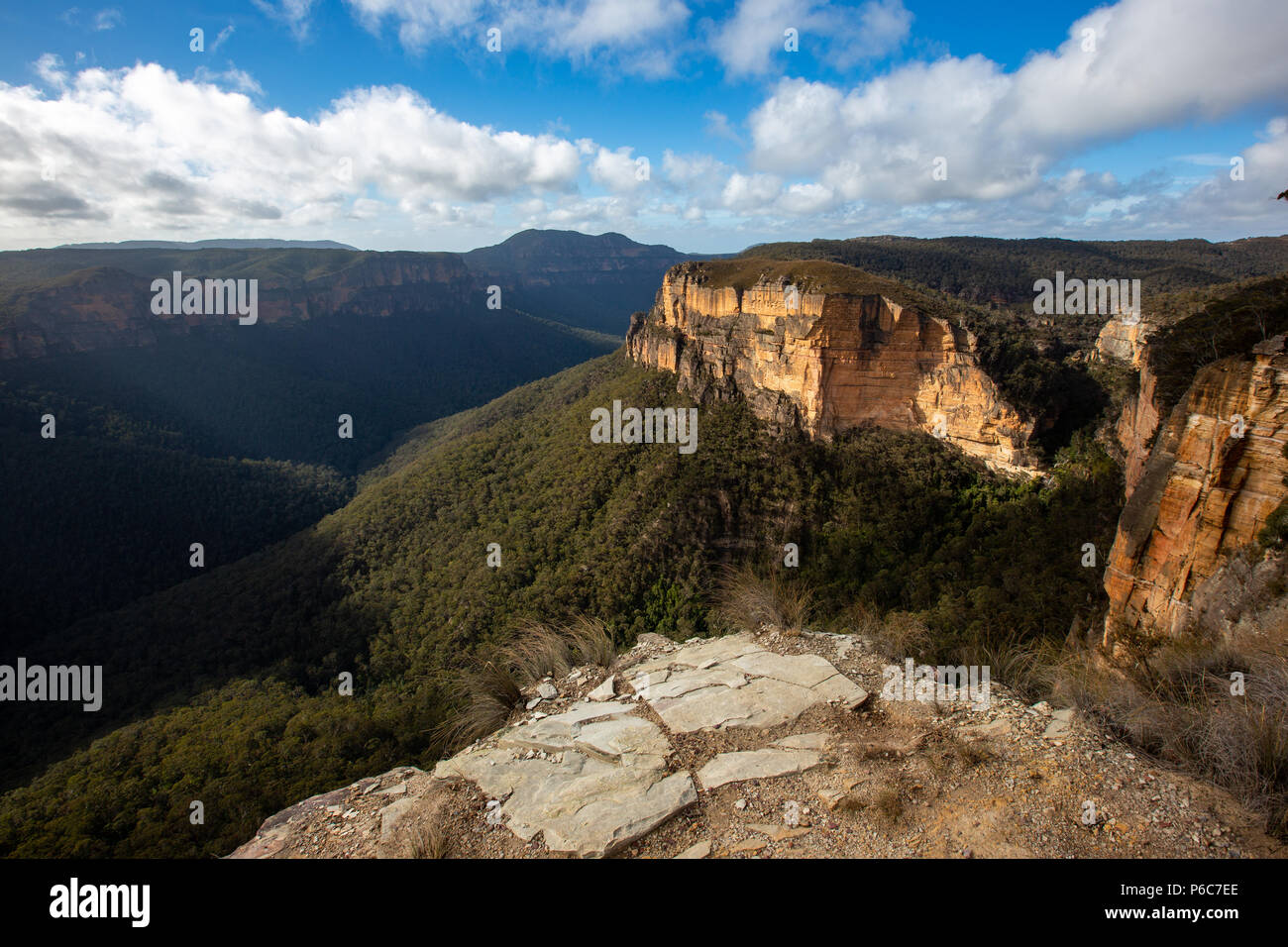 Blue mountains nsw hanging rock hi-res stock photography and images - Alamy
