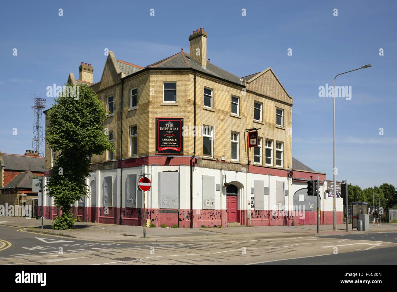 Closed and abandoned public house "The Imperial", Grimsby Road