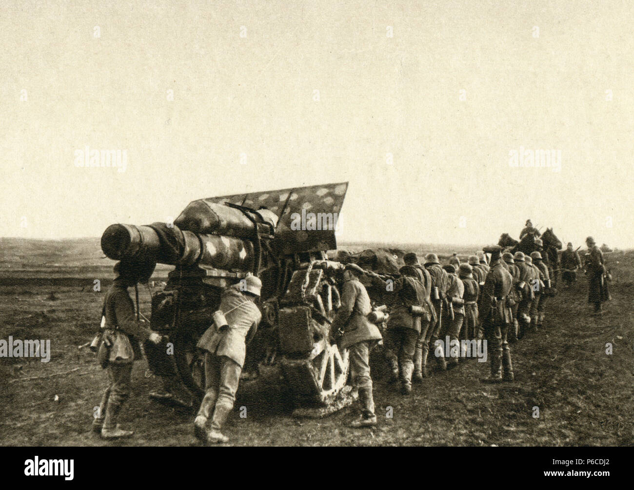 world war i, German soldiers, 42 cm Mörser, ww1, wwi, world war one Stock Photo