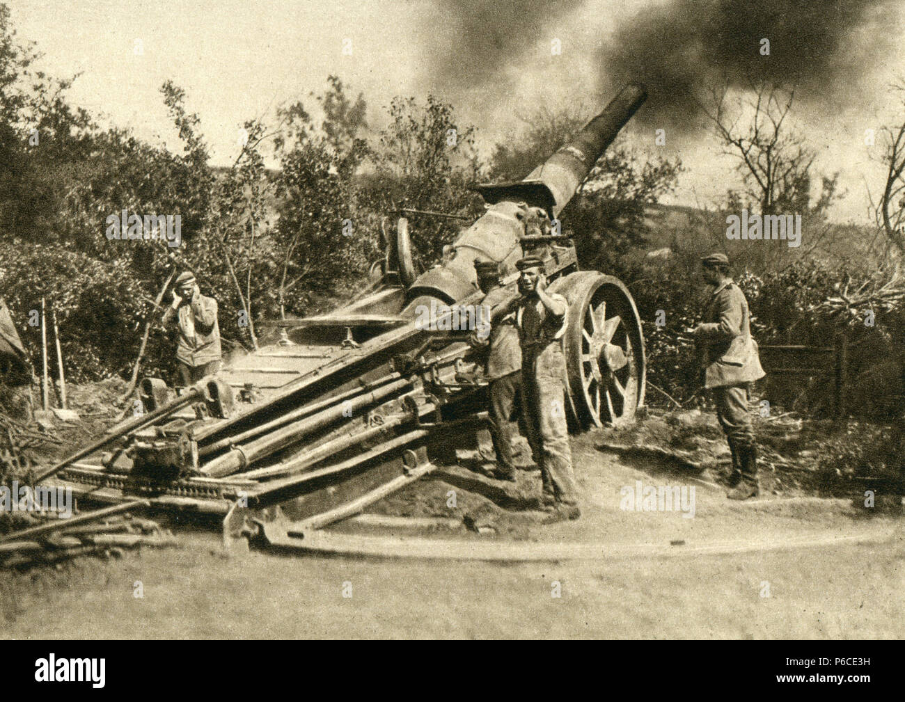 artillery, ordnance, German soldiers, 5 cm schwere Feldhaubitze 13, ww1, wwi, world war one Stock Photo