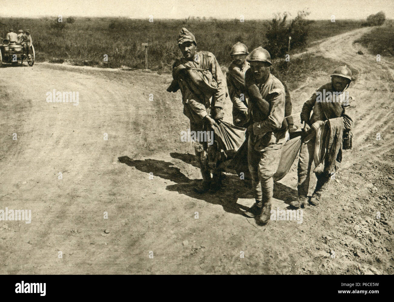 wounded people, Romanian soldiers, continuation combat, ww1, wwi, world war one Stock Photo