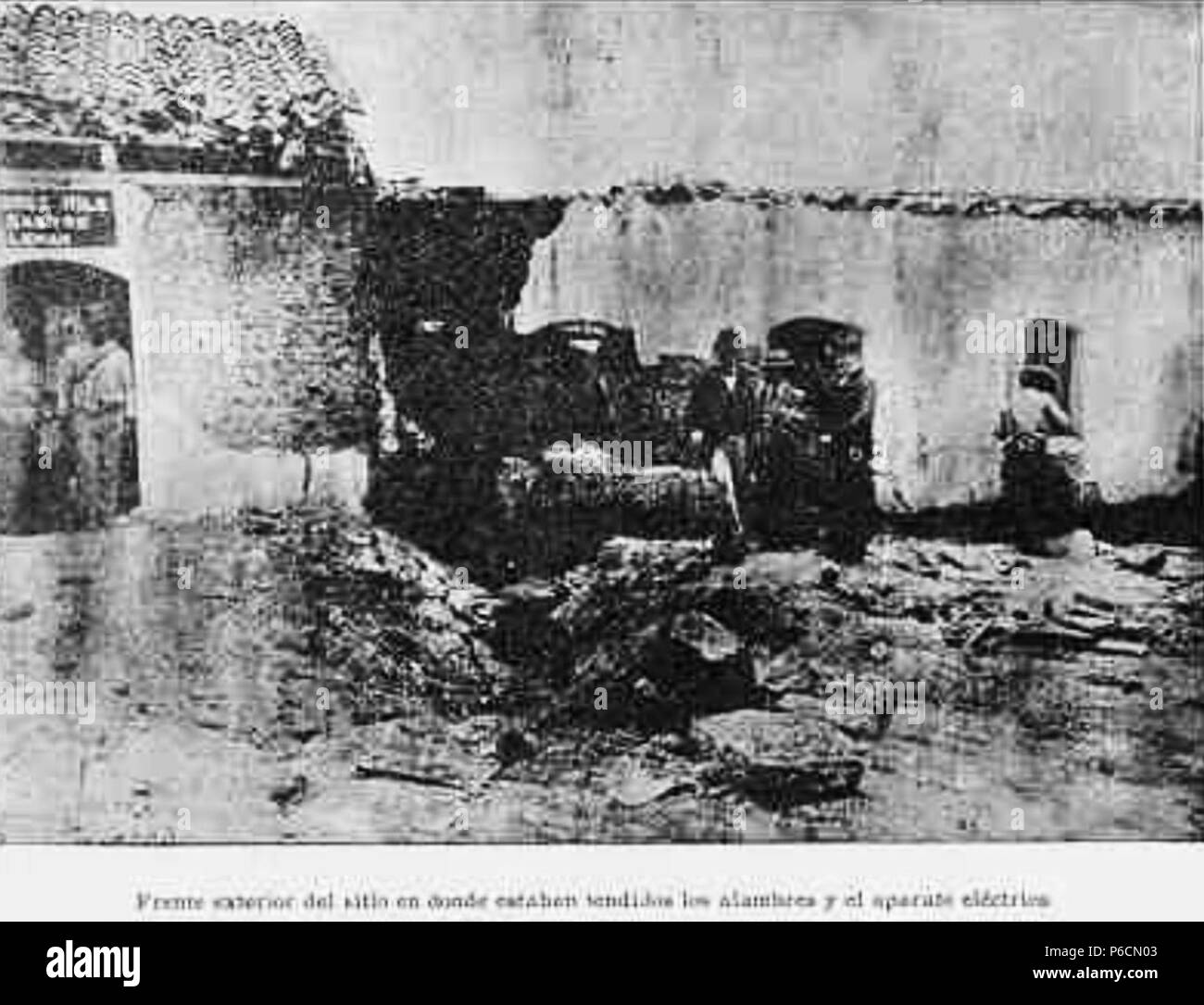 Español: Frente exterior del sitio en donde se encontraban los cables del detonador. Atentado de La Bomba contra Manuel Estrada Cabrera el 29 de abril de 1907. 10 May 1907 6 AtentadoBomba1907 06 Stock Photo
