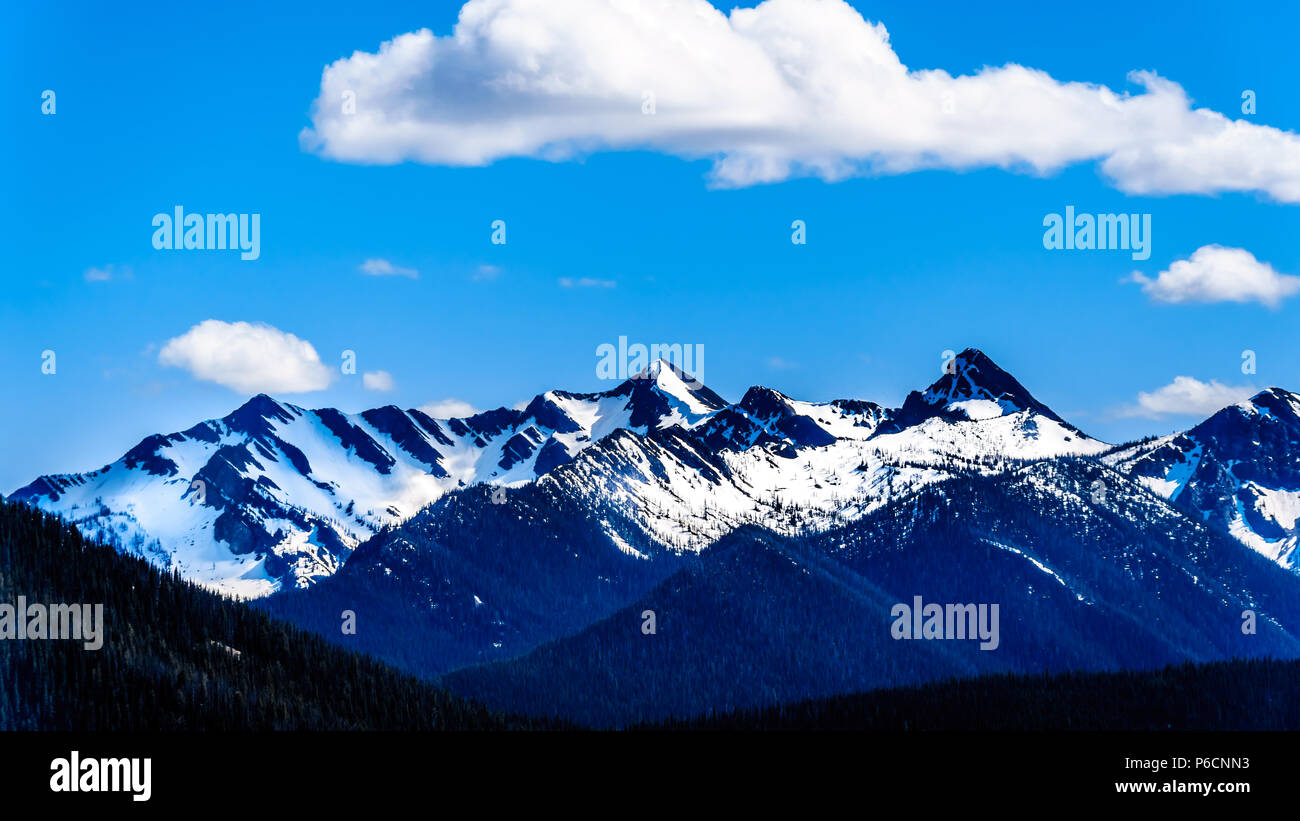 Rugged Peaks of the Cascade Mountain Range on the US-Canada border as ...