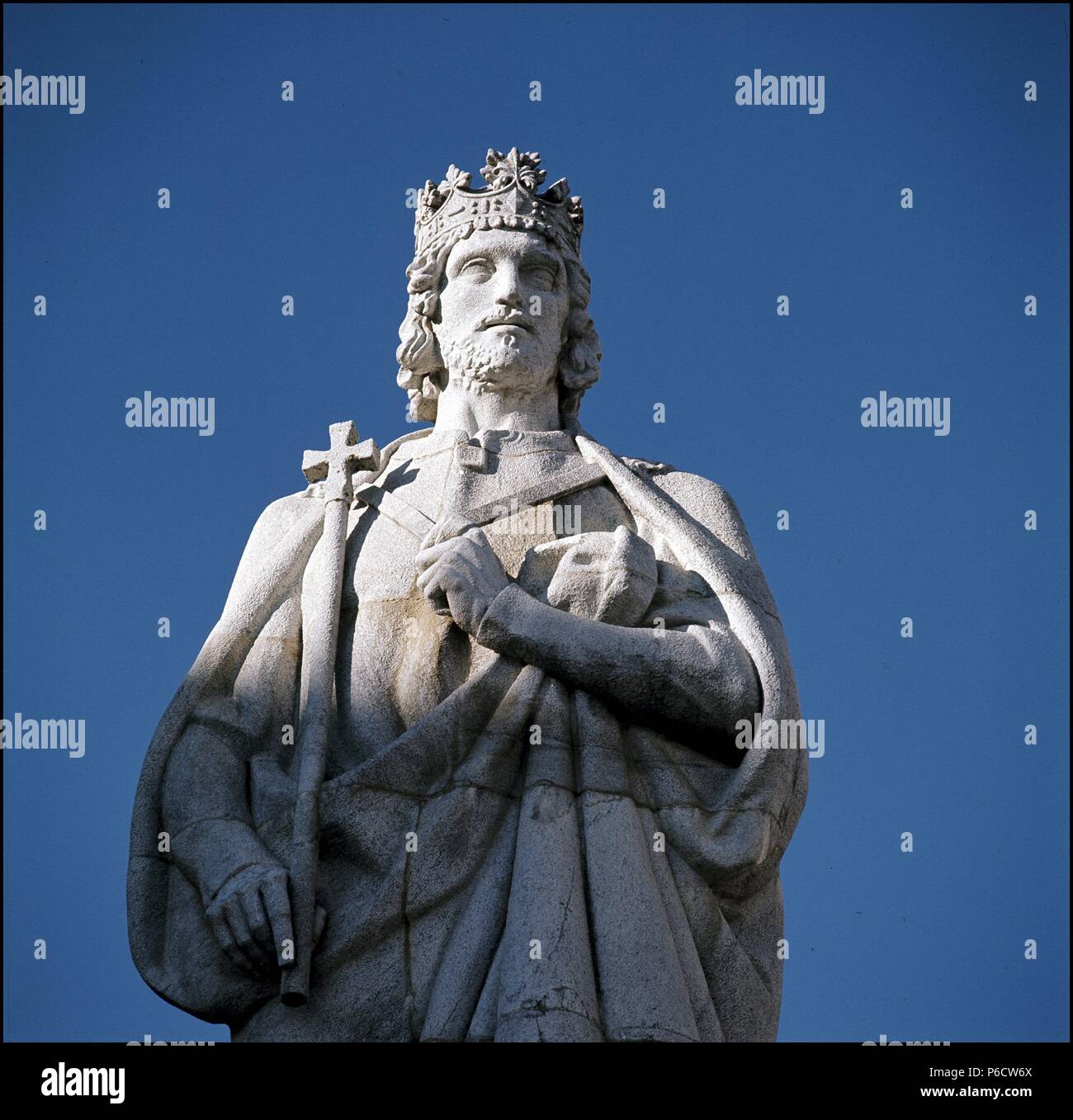 JUAN III EL PIADOSO. REY DE PORTUGAL. 1502-1557. MONUMENTO EN COIMBRA (PORTUGAL), JUNTO A LA UNIVERSIDAD QUE INSTITUYERA EN 1537. Stock Photo