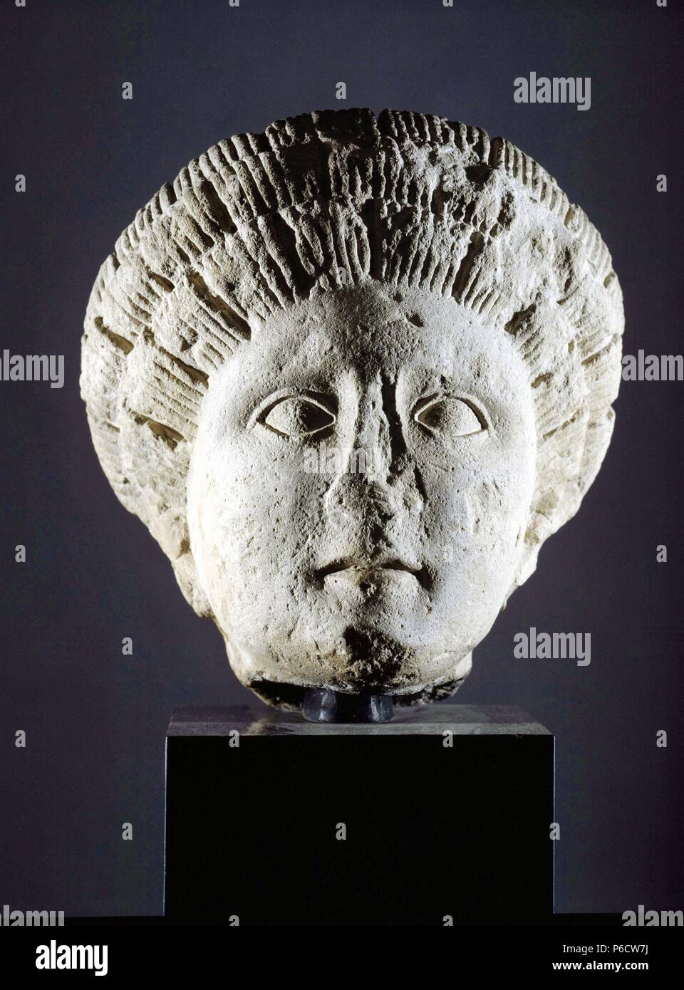 BARCELONA. MUSEO MARES. CABEZA FEMENINA. ESCULTURA DE PIEDRA DE 28 CMS. ARTE ROMANO. Stock Photo