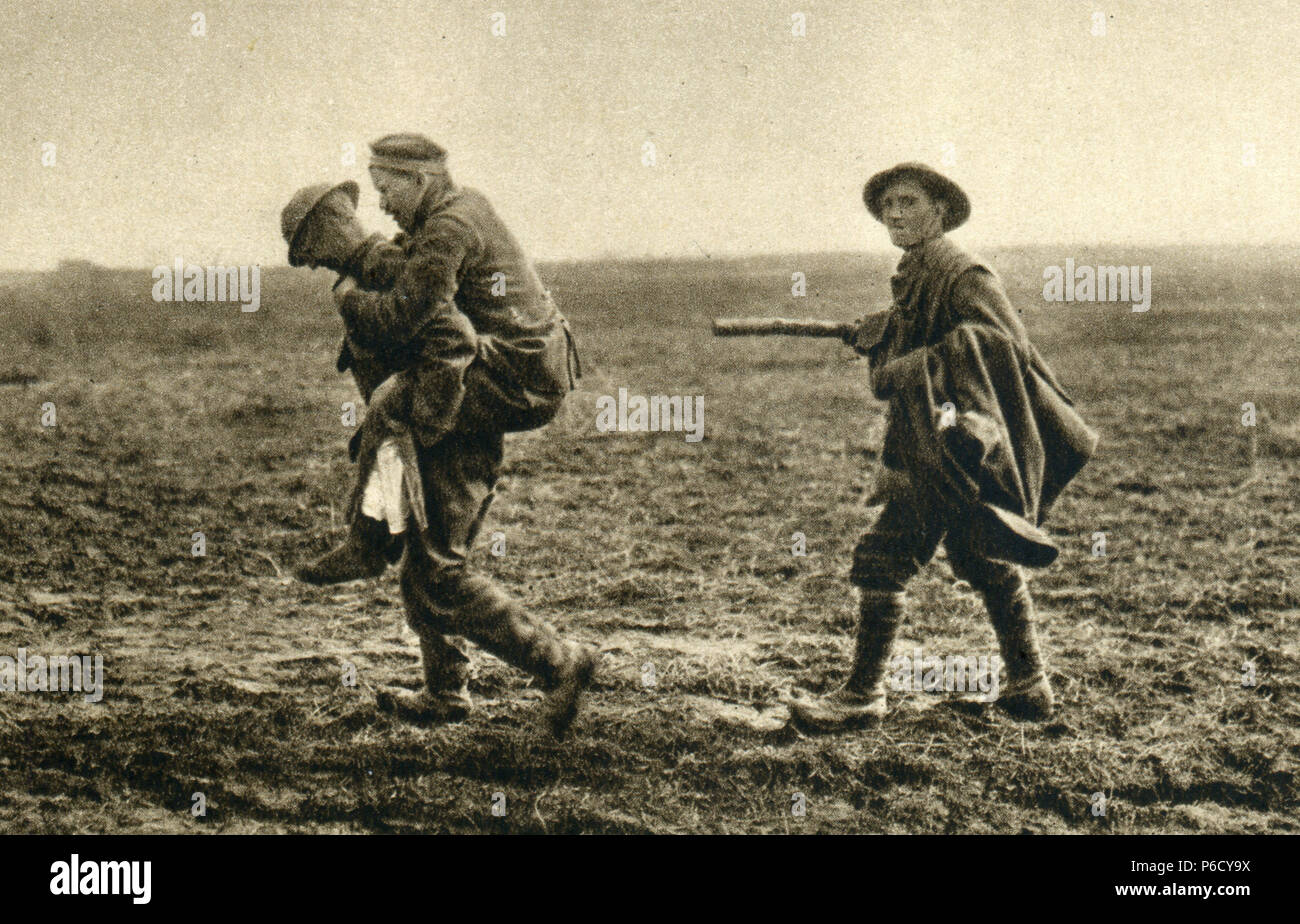 carrying, world war i, German soldier, British prisoners, ww1, wwi, world war one Stock Photo