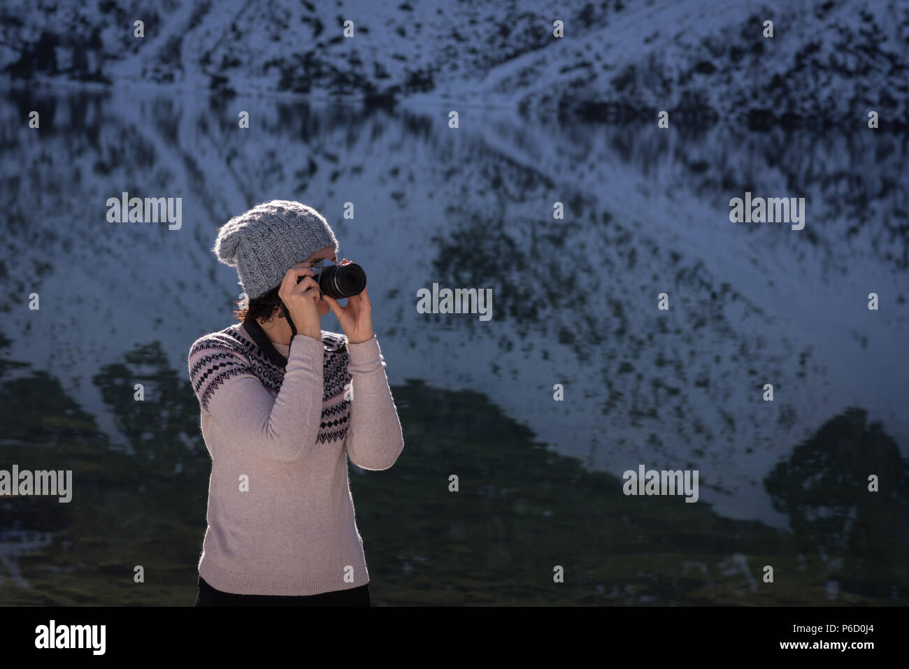 Mature female tourist taking hi-res stock photography and images - Alamy