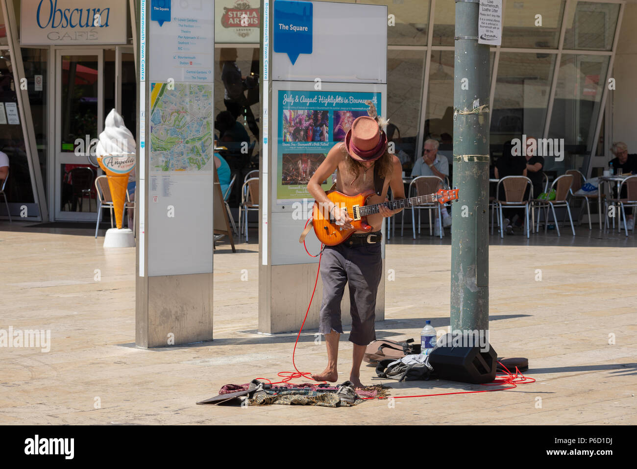 Street Performer In Top Hat High Resolution Stock Photography and Images -  Alamy