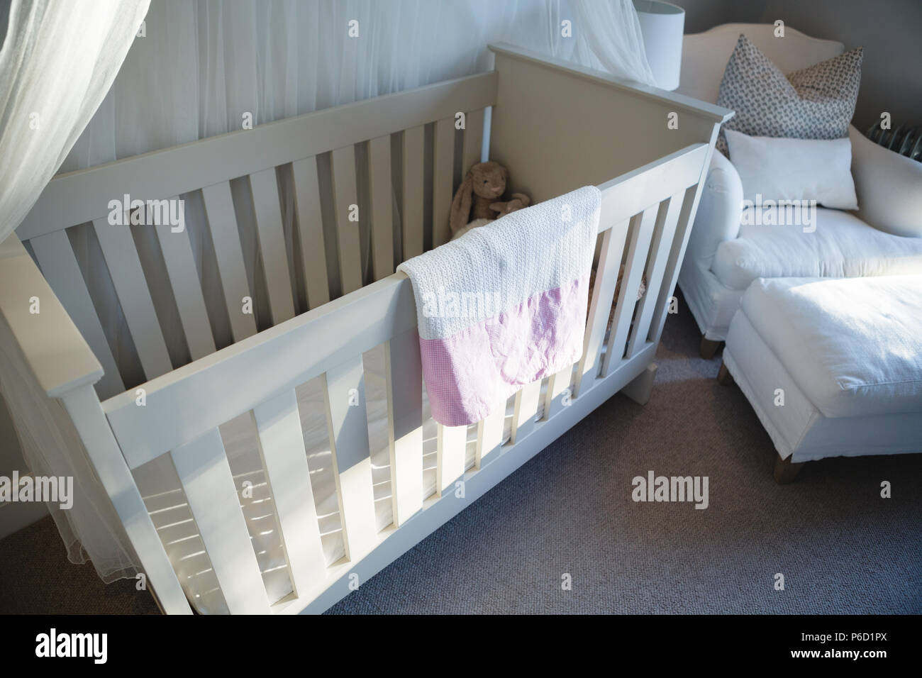 Empty cradle hires stock photography and images Alamy