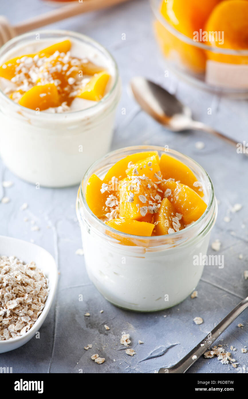 Organic yogurt pots hires stock photography and images Alamy