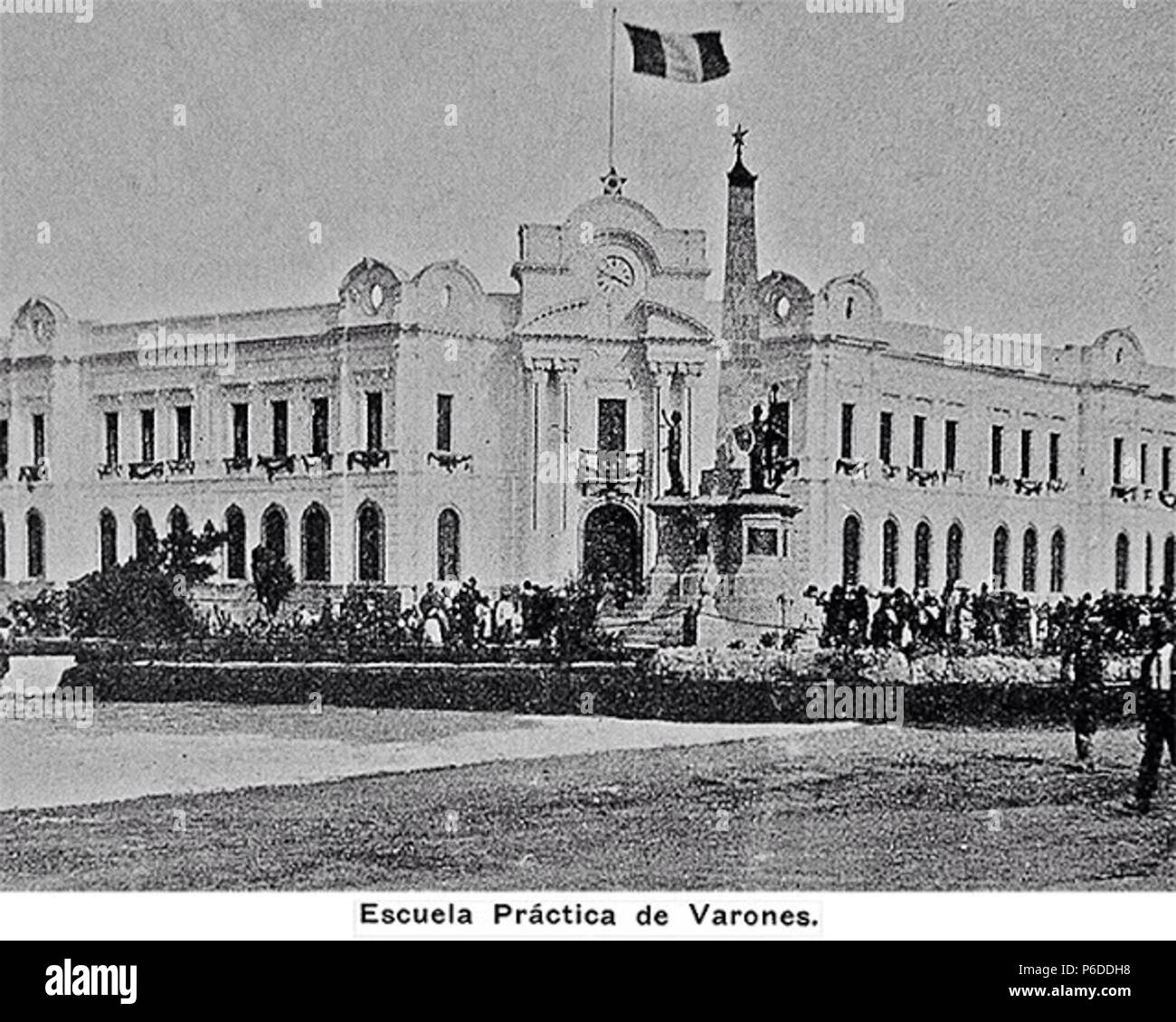 Español: Escuela práctica de varones. Principios del siglo xx. 1900 42 Escuelapracticavarones Stock Photo