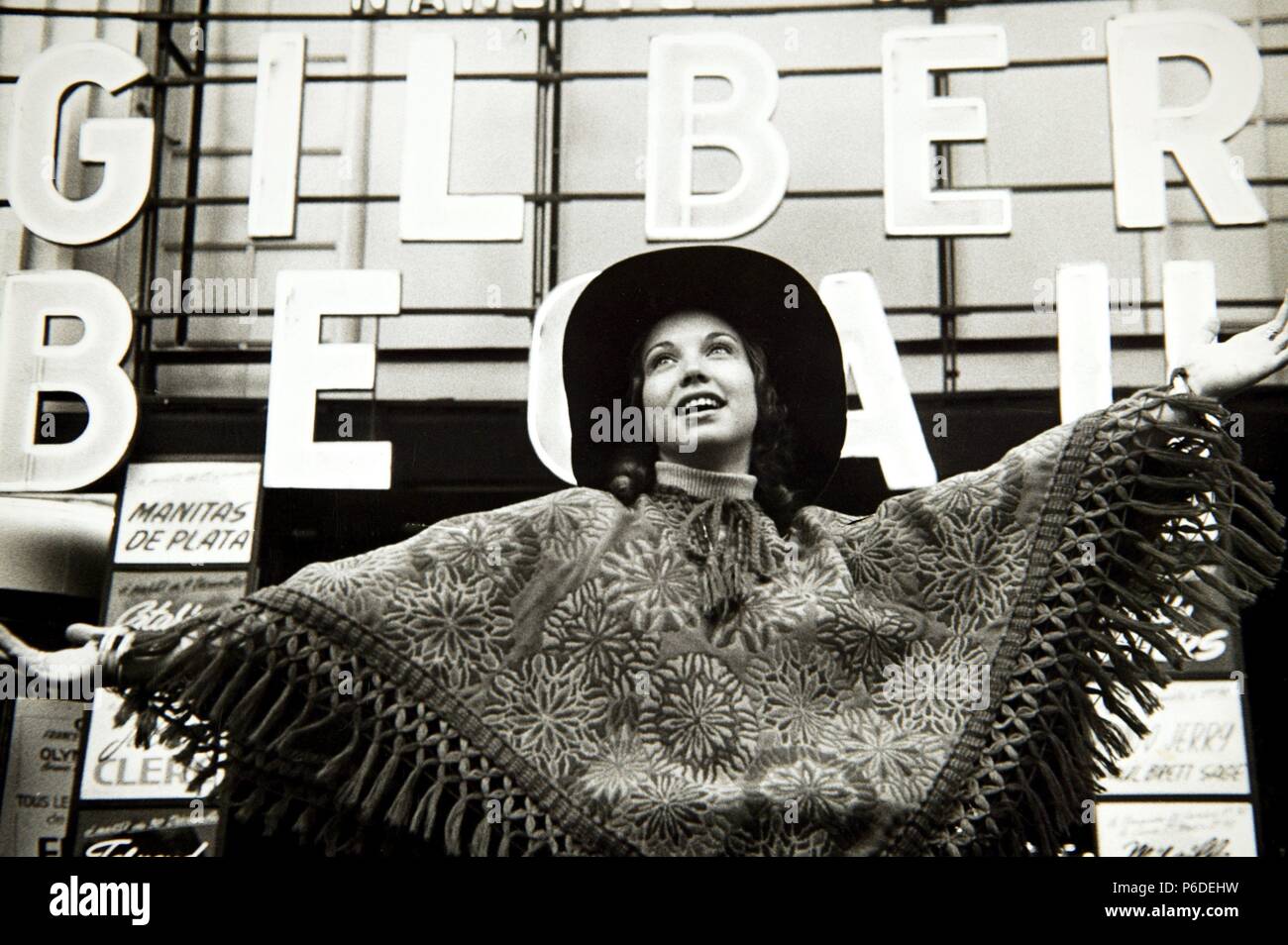 KARINA. CANTANTE ESPAÑOLA. 1946 -. KARINA EN PARIS. 1970. Stock Photo