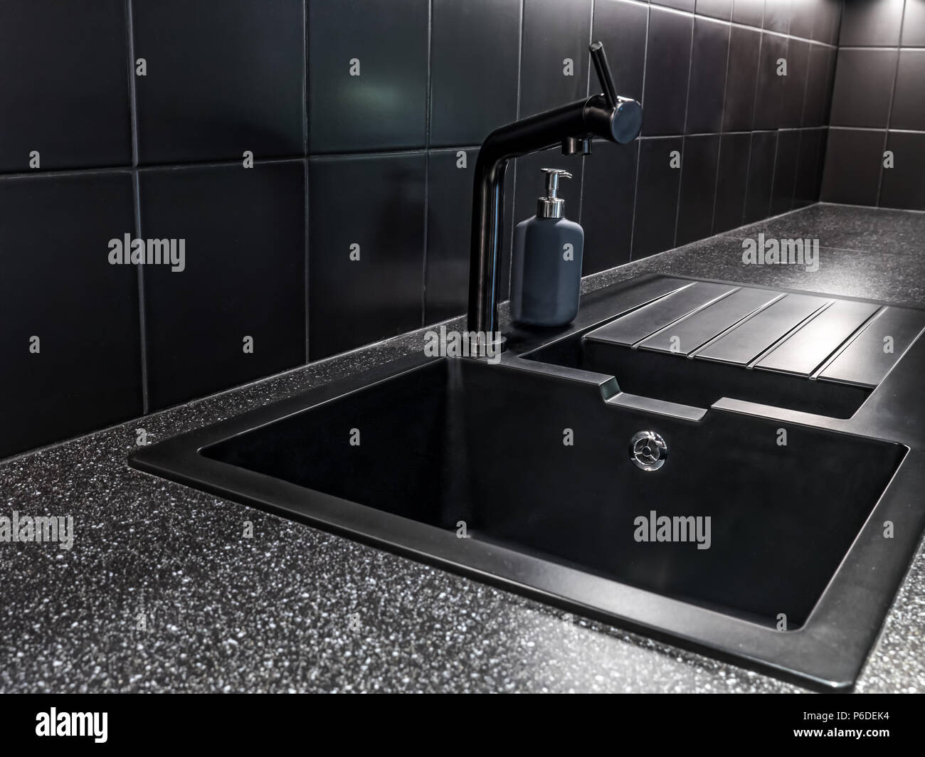 Black kitchen tiles hi-res stock photography and images - Alamy