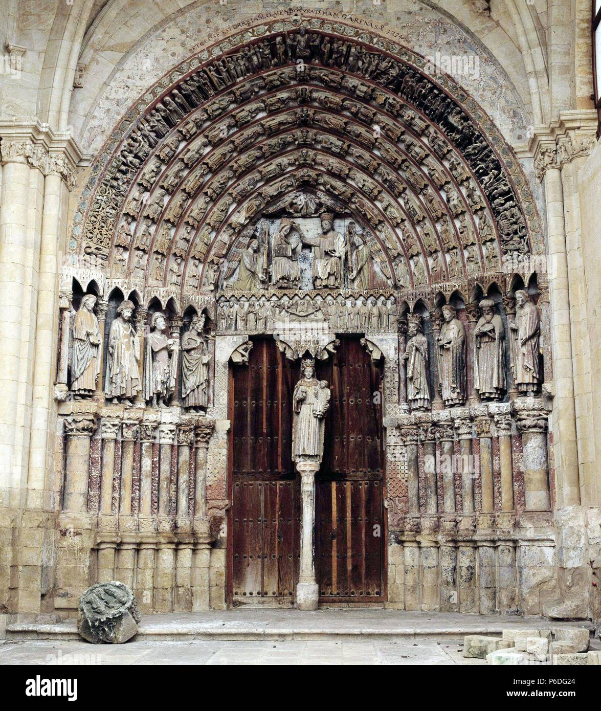 ZAMORA. TORO. COLEGIATA DE SANTA MARIA LA MAYOR. PORTADA DE LA MAJESTAD