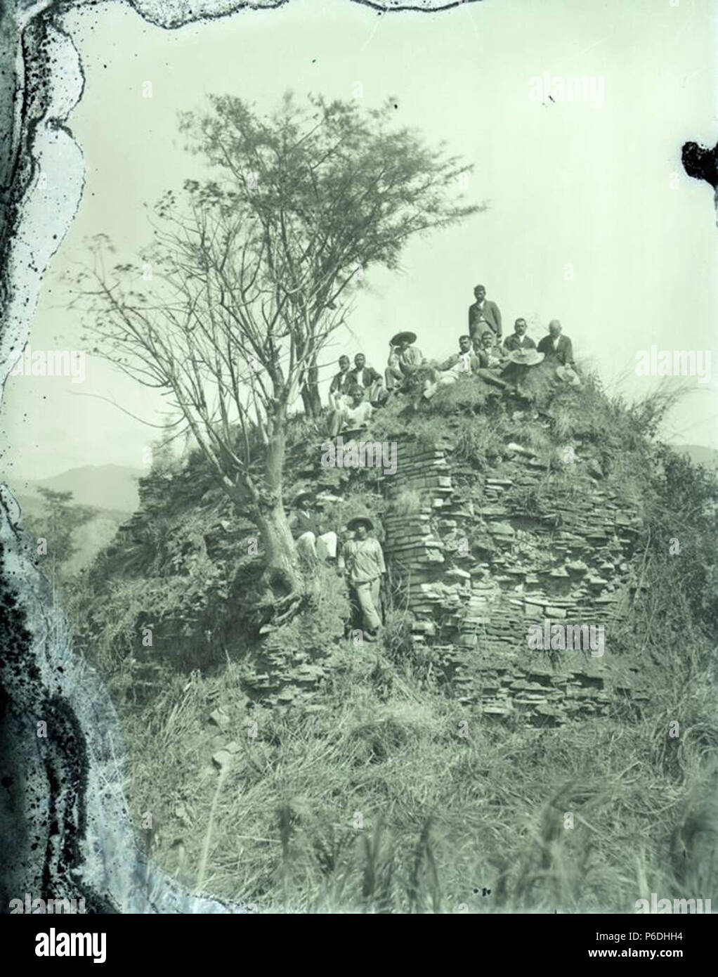 Español: Sitio arqueológico de Iximché en la década de 1920. 14 January 1920 55 Iximche1920 Stock Photo