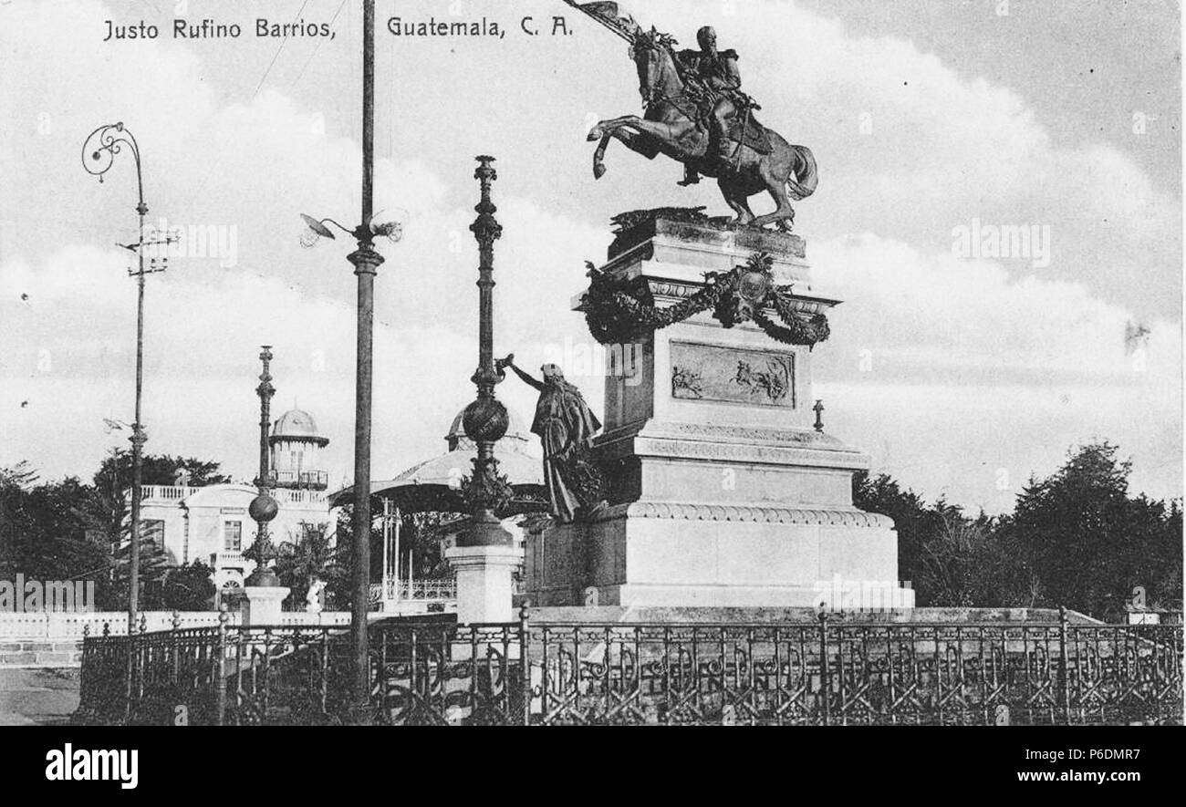 Español: Palacio de la Reforma y monumento a Justo Rufino Barrios en la década de1900. 1905 66 Palacioreforma1906 Stock Photo