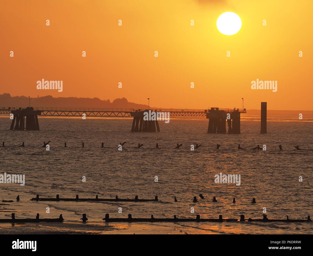 Sheerness, Kent, UK. 29th June, 2018. UK Weather: the sunset in Sheerness, Kent. Credit: James Bell/Alamy Live News Stock Photo