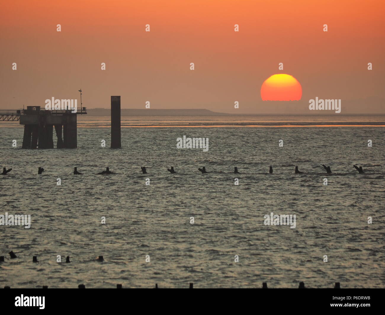 Sheerness, Kent, UK. 29th June, 2018. UK Weather: the sunset in Sheerness, Kent. Credit: James Bell/Alamy Live News Stock Photo