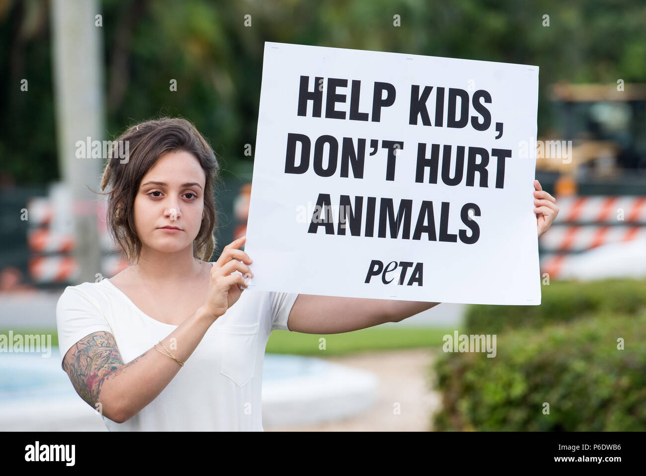 Boca Raton, Florida, USA. 29th June, 2018. PETA activists gather outside Boca Raton Resort in protest of animal abuse on June 29, 2018. Protesters claim that researcher Tania Roth, who spoke at Boca Raton resort Friday evening experiments in lab rats and abuses them. Credit: Orit Ben-Ezzer/ZUMA Wire/Alamy Live News Stock Photo
