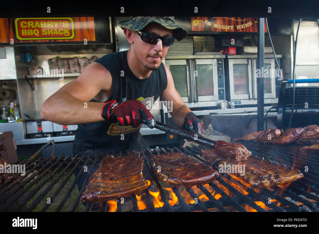 Toronto, Canada. 29th June, 2018. A barbequer adds a thick coating of