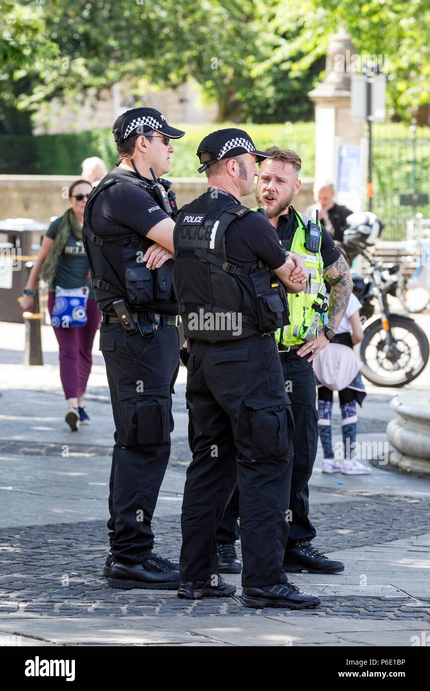 Female armed police uk hi-res stock photography and images - Alamy