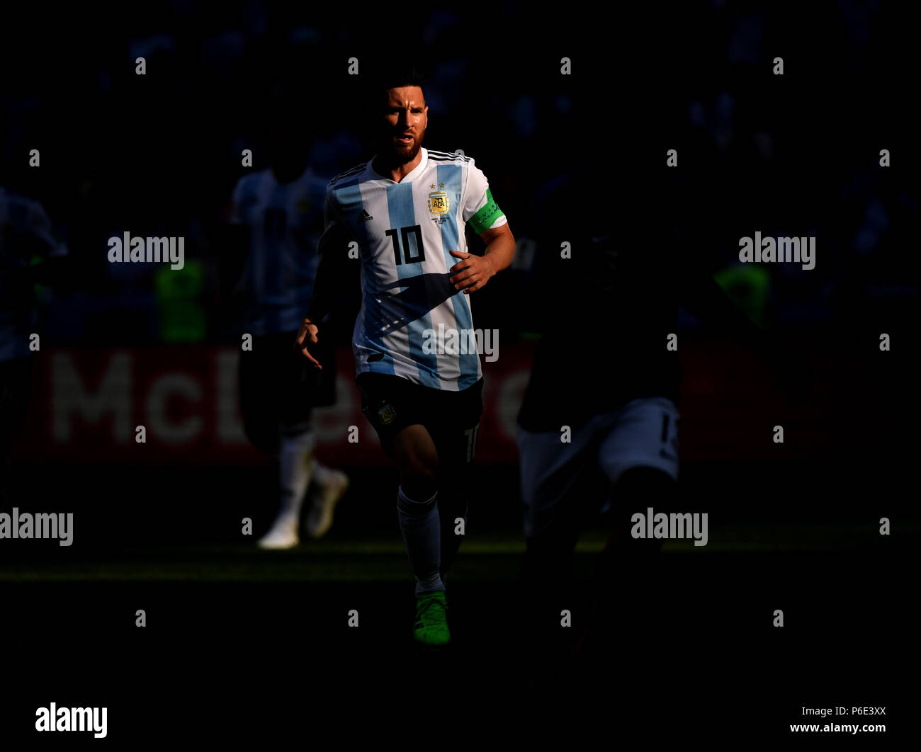 (180630) -- KAZAN, June 30, 2018 (Xinhua) -- Lionel Messi of Argentina competes during the 2018 FIFA World Cup round of 16 match between France and Argentina in Kazan, Russia, June 30, 2018. (Xinhua/Li Ga) Stock Photo