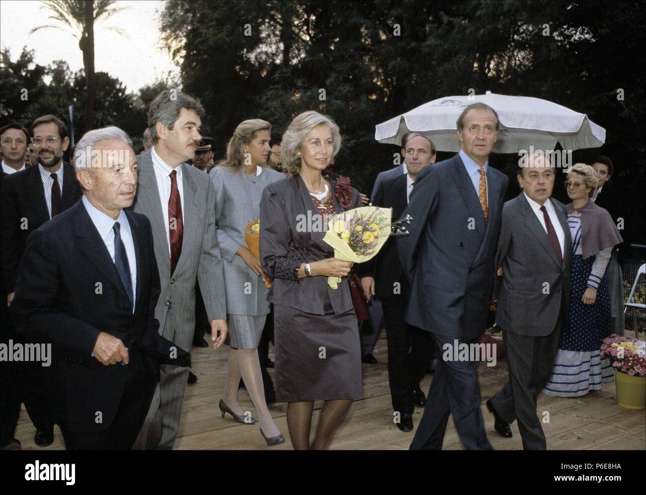 JUAN CARLOS I. REY DE ESPAÑA. ROMA 1938-. FOTO 1989. VISITA EN BARCELONA A LA EXPOSICION DEL CENTENARIO JUNTO A JORDI PUJOL Y PASCUAL MARAGALL. Stock Photo