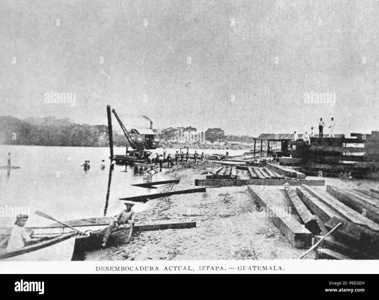 Español: Dragado en el río en Iztapa, 1897. 1897 55 Iztapadragado1897 Stock Photo