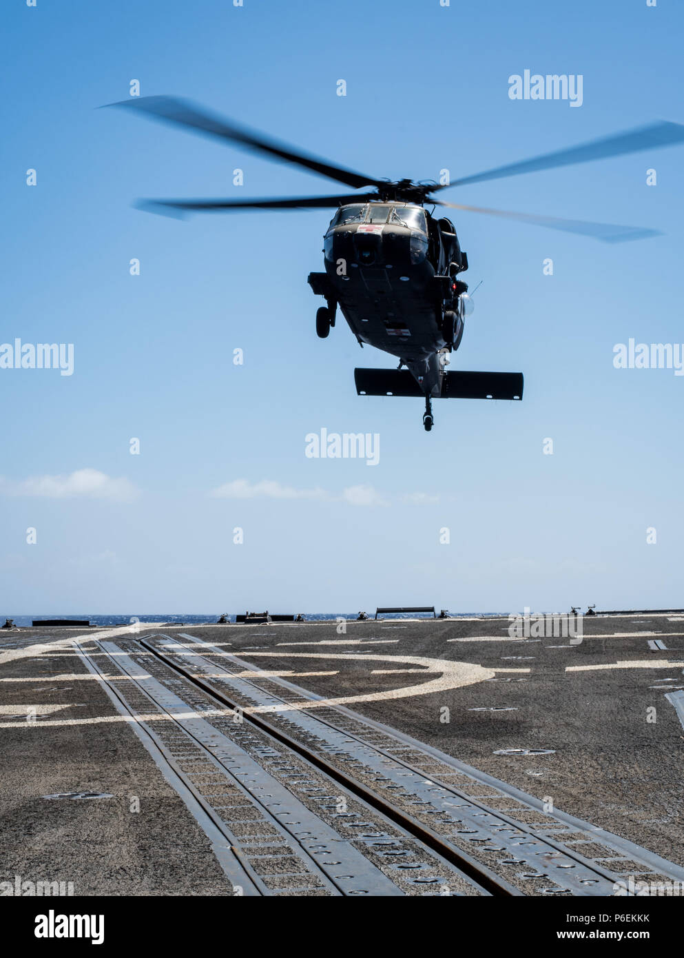 180627-N-LI768-1267 PACIFIC OCEAN (June 27, 2018) – A U.S. Army HH-60L Black Hawk helicopter approaches the flight deck aboard the guided missile destroyer USS Dewey (DDG 105) during deck landing qualifications. Dewey is underway in the U.S. 3rd Fleet area of operations. (U.S. Navy photo by Mass Communication Specialist 2nd Class Devin M. Langer/Released) Stock Photo