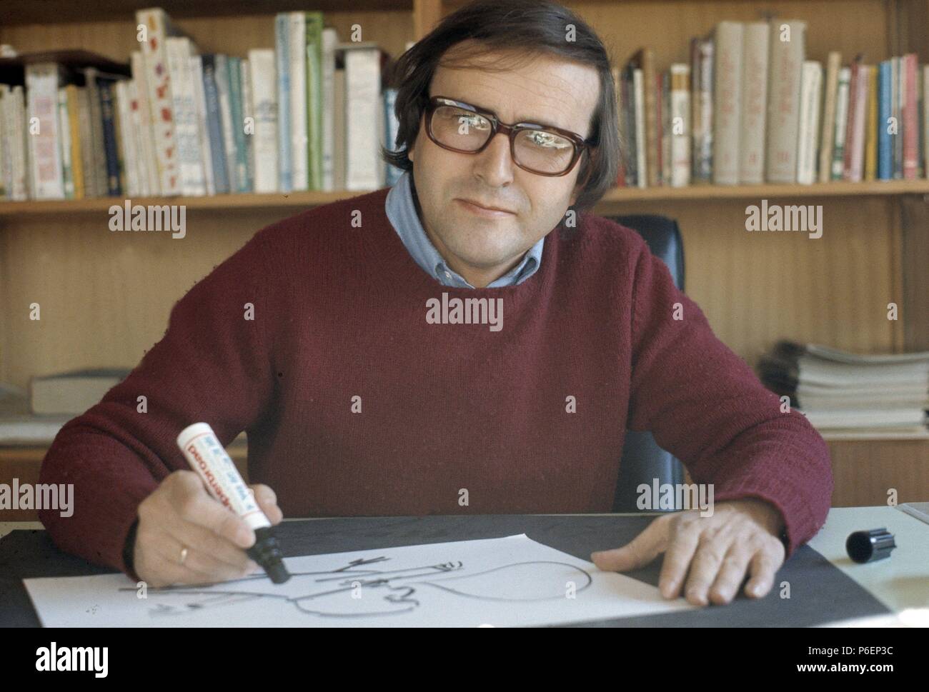 MAXIMO. MAXIMO SAN JUAN. ESCRITOR Y HUMORISTA ESPAÑOL.1933 -. AÑO 1975 ...