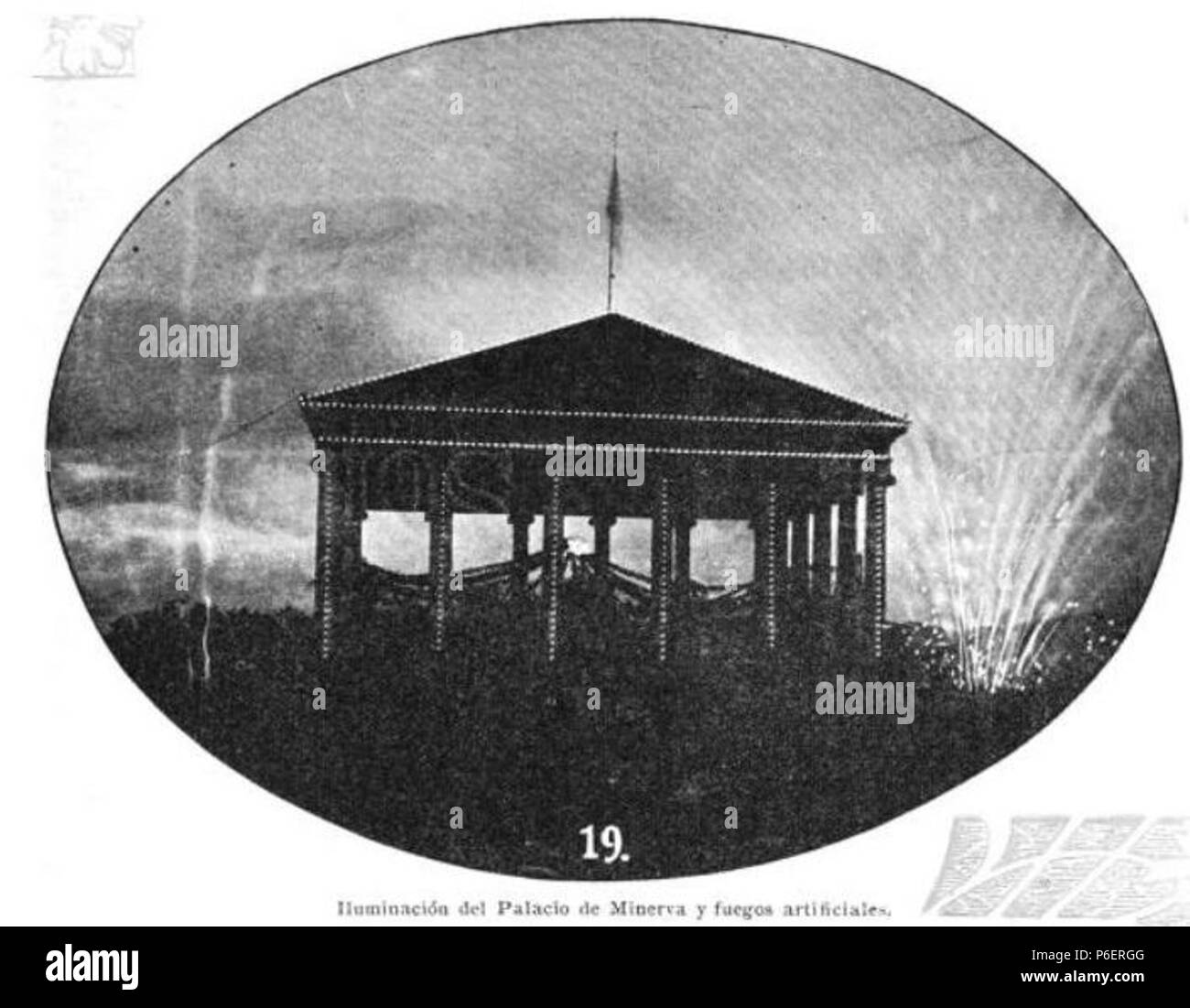 Español Templo de Minerva iluminado al final de las fiestas