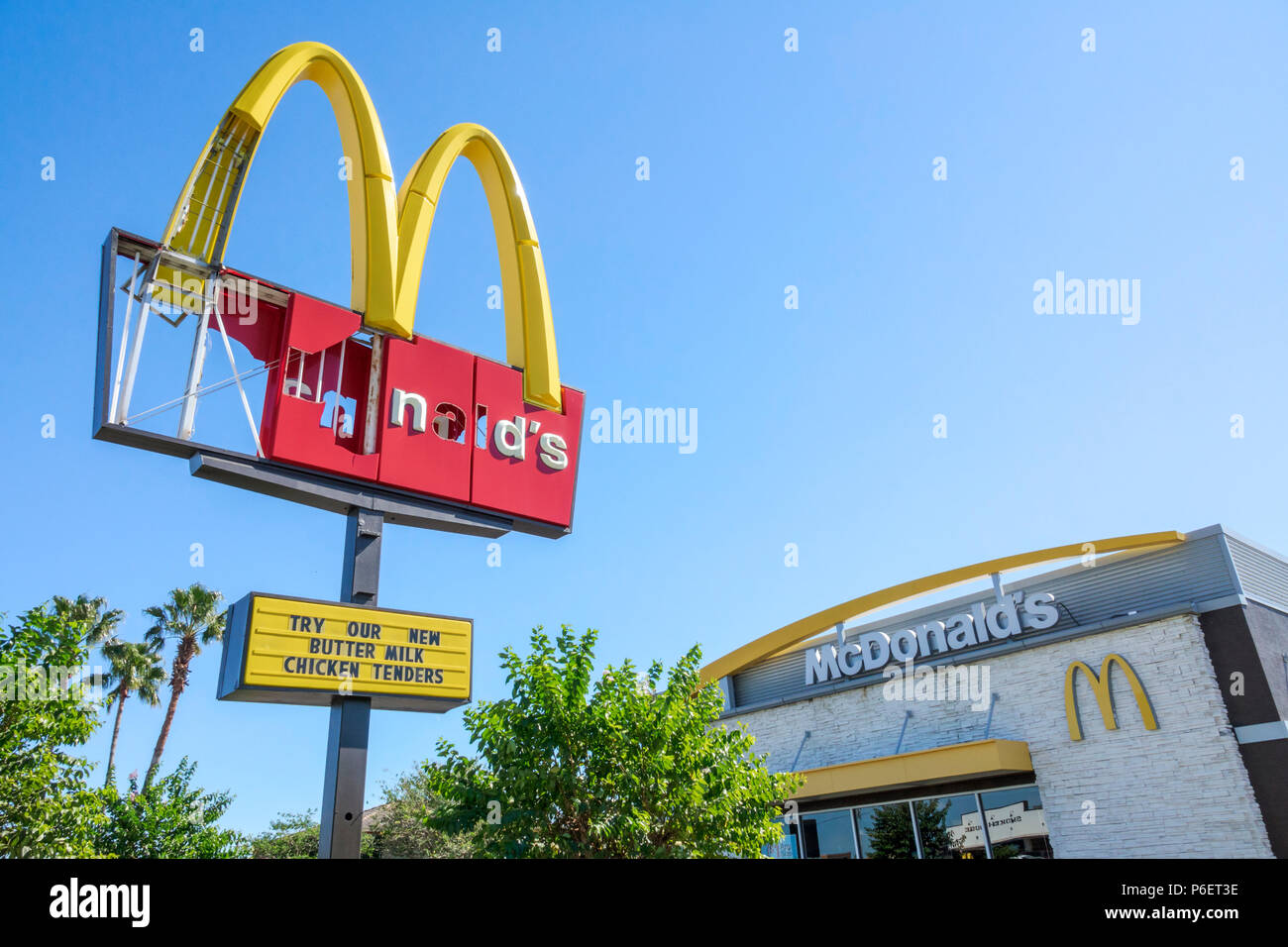 Winter Park Florida,McDonald's,fast food,restaurant restaurants dining cafe cafes,after Hurricane Irma,wind damaged golden arches sign,FL171028025 Stock Photo