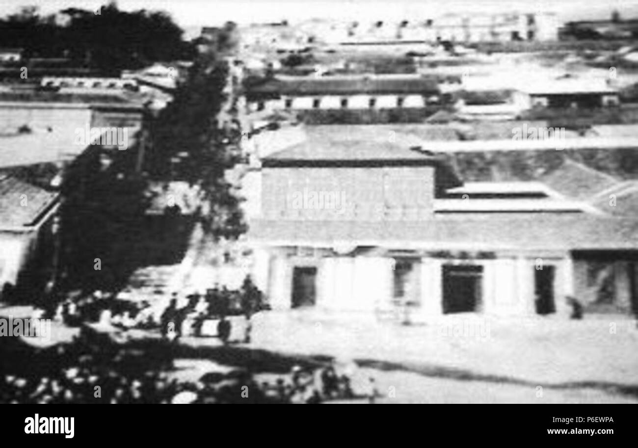 Español: Vista de la sexta avenida de la Ciudad de Guatemala desde el atrio de la Iglesia del Calvario. 1920 9 Calvarioguatemala2 Stock Photo