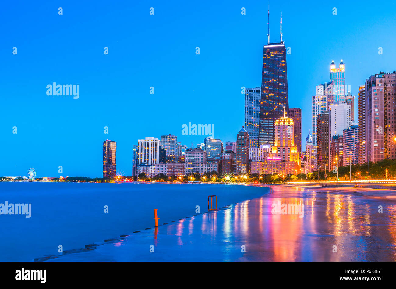 Chicago skyline at sunset with cloudy sky and reflection in water Stock ...