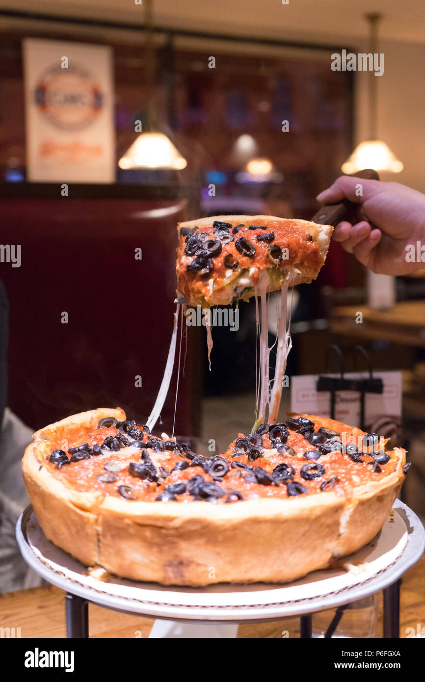 Chicago deep dish pizza hires stock photography and images Alamy