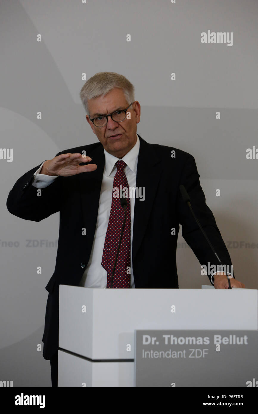 pics Zdf Germany Address https www alamy com mainz germany 29th june 2018 thomas bellut the director general intendant of the zdf addresses the press conference the television board of the german public service television broadcaster zdf zweites deutsches fernsehen met for their 9 meeting of its xv term of office in mainz the chairwoman of the television board marlehn thieme was re elected to her position in the scheduled midterm election of the 3 seats of the presidium credit michael debetspacific pressalamy live news image210561103 html