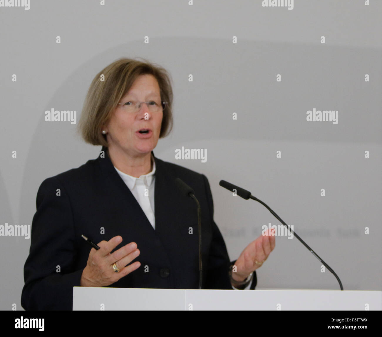 Mainz, Germany. 29th June, 2018. Marlehn Thieme, the chairwoman of the ZDF Television Board (ZDF-Fernsehrat), addresses the press conference. The Television Board of the German public-service television broadcaster ZDF (Zweites Deutsches Fernsehen) met for their 9. meeting of its XV. term of office in Mainz. The chairwoman of the Television Board Marlehn Thieme was re-elected to her position in the scheduled midterm election of the 3 seats of the presidium. Credit: Michael Debets/Pacific Press/Alamy Live News Stock Photo