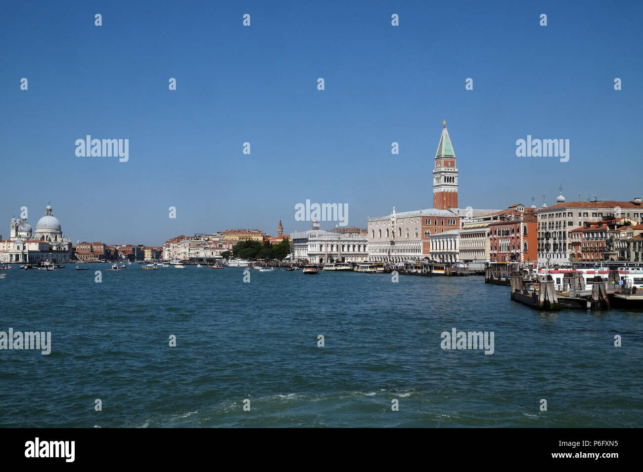 Medieval ship venice hi-res stock photography and images - Alamy